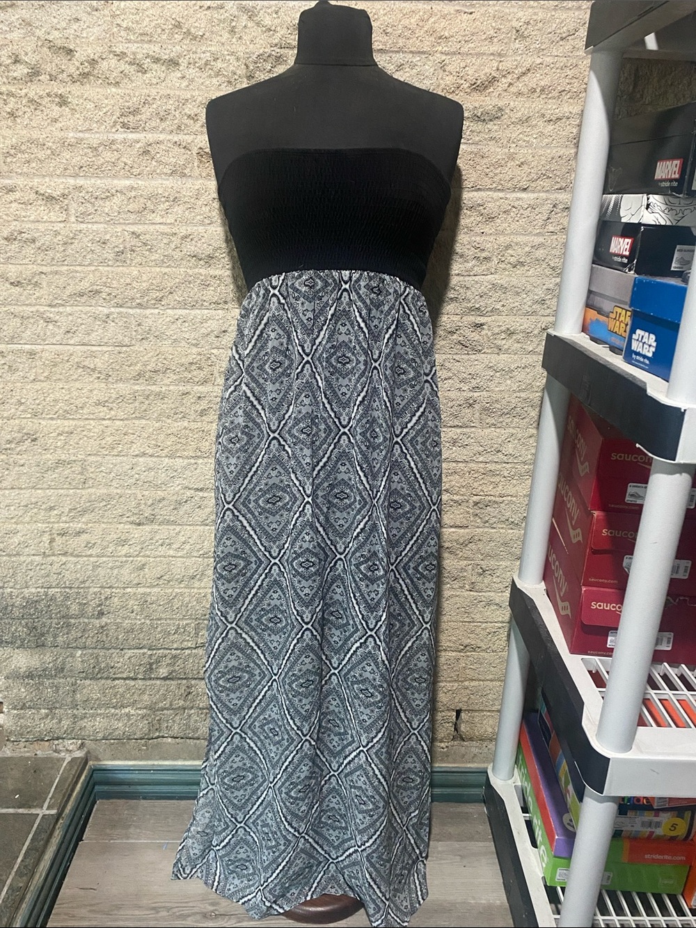 Charming Charlie Black Strapless Maxi Dress with Gray Geometric Print